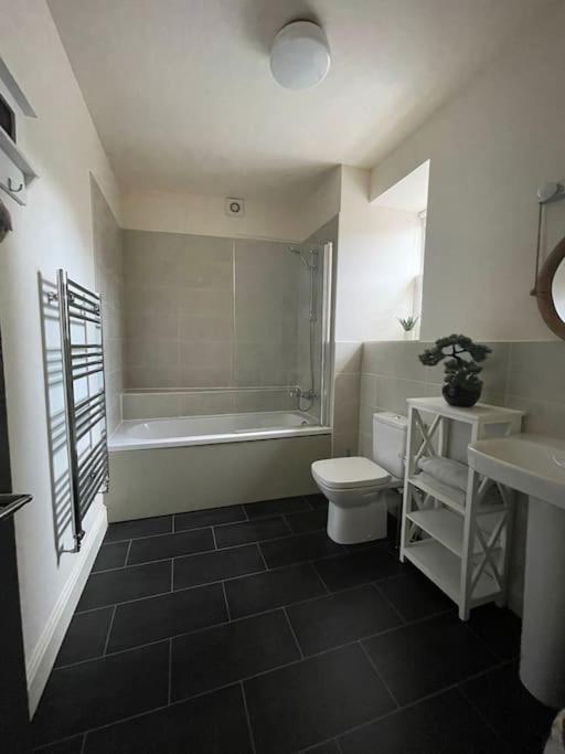 Luxurious 2 Bedroom Apartment In Central Berwick ภายนอก รูปภาพ